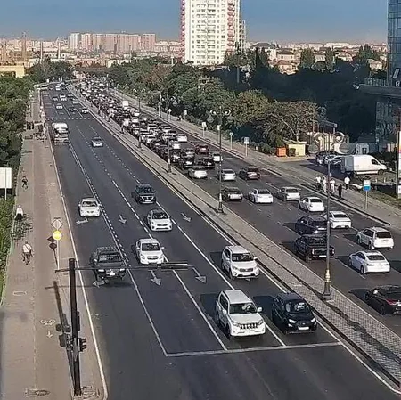 Bakıda 14 istiqamətdə tıxac yaranıb