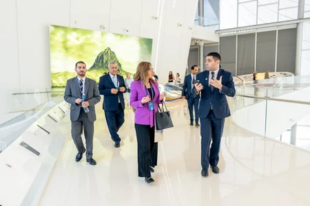AQEM Media Forumunun iştirakçıları Heydər Əliyev Mərkəzi ilə tanış olublar