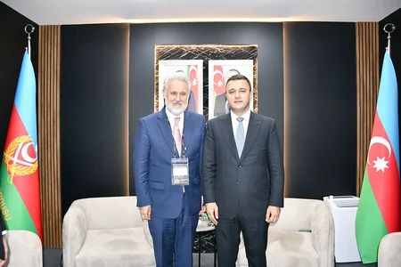 Aqil Qurbanov ADEX 2026 sərgisində görüşlər keçirib