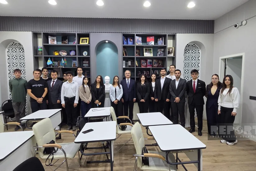 Azərbaycan səfiri Astanadakı Avrasiya Milli Universitetinin rəhbərliyi və tələbələri ilə görüşüb