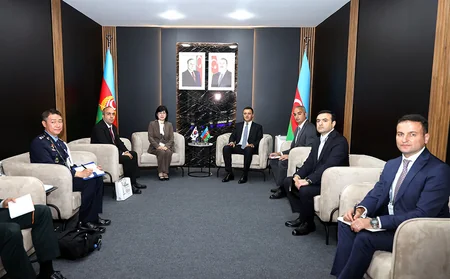 Aqil Qurbanov ADEX 2026 sərgisində görüşlər keçirib