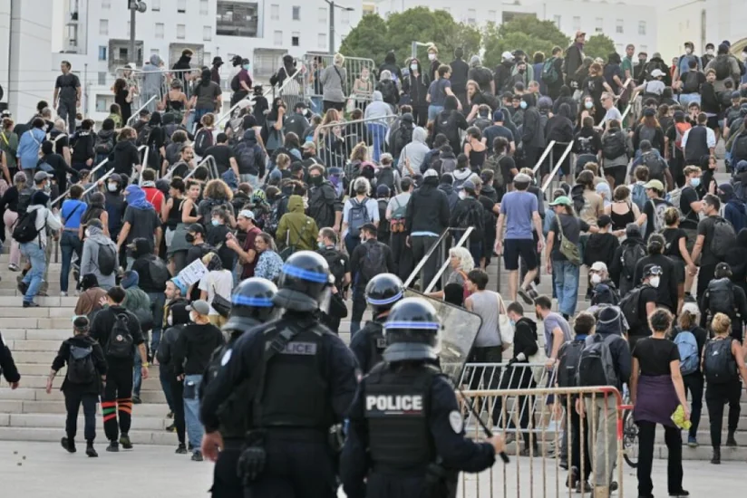 Fransa polisi beş mindən çox etirazçını saxlayıb