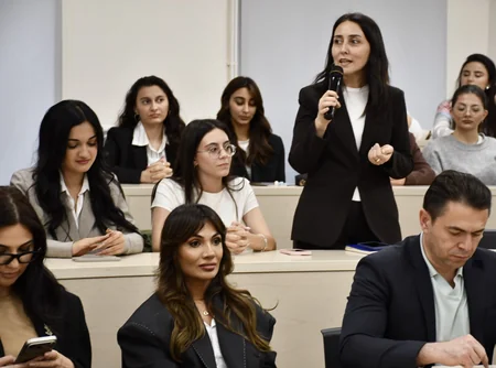 Əlaqələndirmə Qərargahının İşçi Qrupunun üzvləri Qarabağ Universitetində tələbələrlə görüş keçirib
