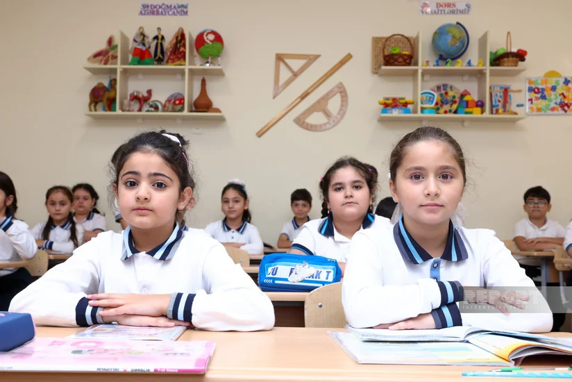 Psixoloq: Valideynlər uşaqlara insanın dəyərinin geyimi ilə deyil, biliyi və davranışı ilə ölçüldüyünü açıqlamalıdırlar