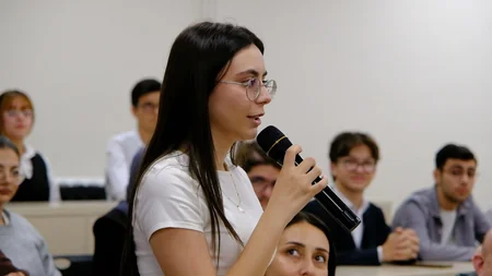 Əlaqələndirmə Qərargahının İşçi Qrupunun üzvləri Qarabağ Universitetində tələbələrlə görüş keçirib