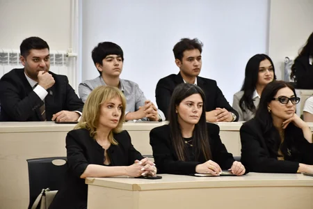Əlaqələndirmə Qərargahının İşçi Qrupunun üzvləri Qarabağ Universitetində tələbələrlə görüş keçirib