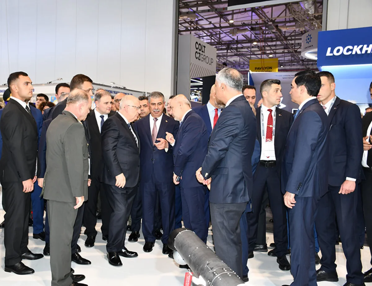 Azərbaycan və Türkiyə müdafiə nazirləri “ADEX 2026” sərgisini ziyarət ediblər
