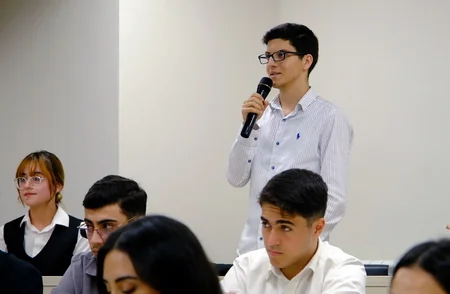 Əlaqələndirmə Qərargahının İşçi Qrupunun üzvləri Qarabağ Universitetində tələbələrlə görüş keçirib