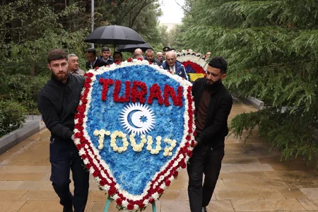 Fənərbağçanın nümayəndələri Heydər Əliyevin məzarını və Şəhidlər xiyabanını ziyarət ediblər