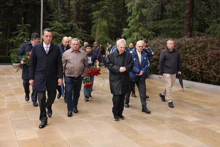Fənərbağçanın nümayəndələri Heydər Əliyevin məzarını və Şəhidlər xiyabanını ziyarət ediblər