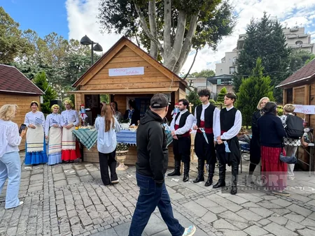 Azərbaycanın milli adət-ənənələri və mətbəxi Tbilisoba festivalında təqdim olunub