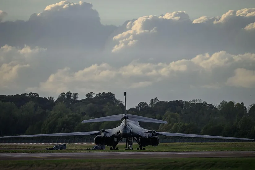 WSJ: ABŞ bütün bombardmançı təyyarələrini Ferford bazasından çıxarıb