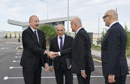 İlham Əliyev Pirallahı Sənaye Parkında dərman istehsalı müəssisəsinin açılışında iştirak edib