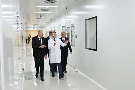 İlham Əliyev Pirallahı Sənaye Parkında dərman istehsalı müəssisəsinin açılışında iştirak edib