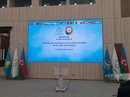 Azərbaycan AQEM-in Astanadakı mənzil-qərargahına Qarabağ atının heykəlini hədiyyə edib