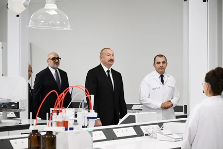 İlham Əliyev Pirallahı Sənaye Parkında dərman istehsalı müəssisəsinin açılışında iştirak edib
