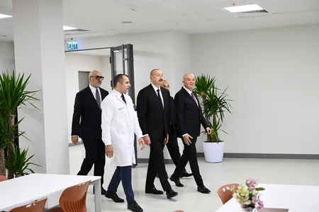 İlham Əliyev Pirallahı Sənaye Parkında dərman istehsalı müəssisəsinin açılışında iştirak edib