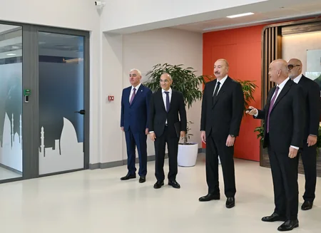 İlham Əliyev Pirallahı Sənaye Parkında dərman istehsalı müəssisəsinin açılışında iştirak edib