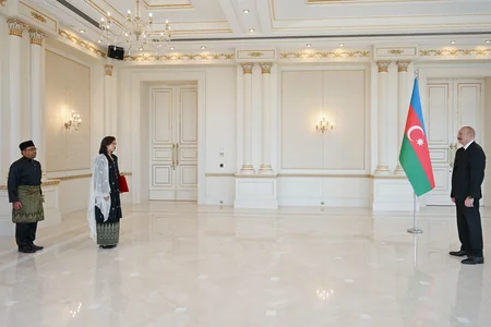 Ильхам Алиев принял нового посла Малайзии в Азербайджане