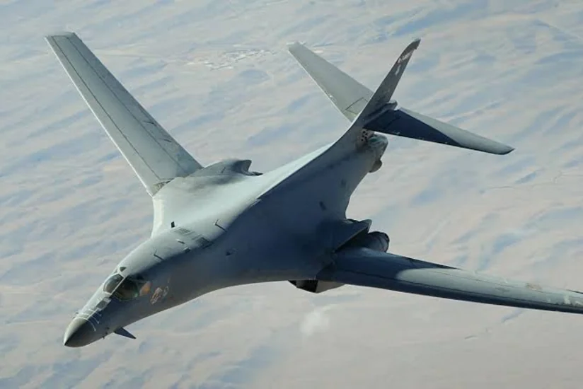 Tramp B-1 bombardmançılarının Britaniyadan çıxarılmasını təhdidlərlə əlaqələndirib