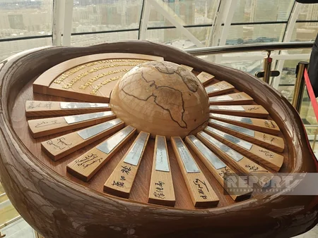 Xarici jurnalistlər Astanada Bayterek monumentini ziyarət ediblər