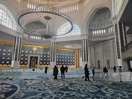 Xarici media nümayəndələri Astanadakı Nur-Sultan məscidini ziyarət ediblər