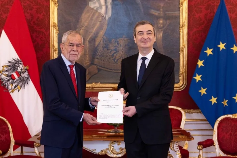Azerbaijan's ambassador presents credentials to Austrian president