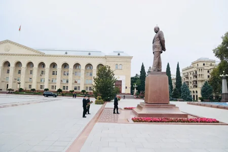Kamran Əliyev Gəncədə vətəndaşları qəbul edib