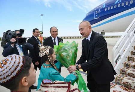 Ilham Aliyev arrives in Turkmenistan on working visit