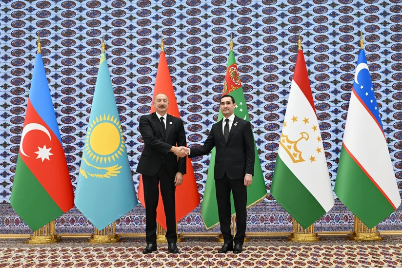 İlham Əliyev Avaza Kompleksinə gəlib