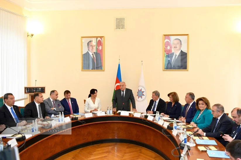 Dayanıqlı inkişaf siyasəti dərsliyi təqdim olunub