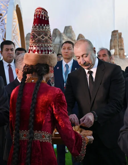 Prezident İlham Əliyev MDB Ölkələrinin Milli Kulinariya Festivalı ilə tanış olub, rəsmi qəbulda iştirak edib