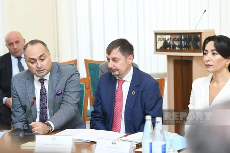 Dayanıqlı inkişaf siyasəti dərsliyi təqdim olunub
