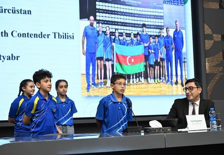 Fərid Qayıbov İdman ustası vəsiqələri təqdim edib