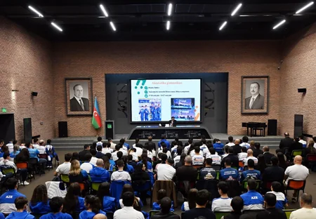 Fərid Qayıbov İdman ustası vəsiqələri təqdim edib
