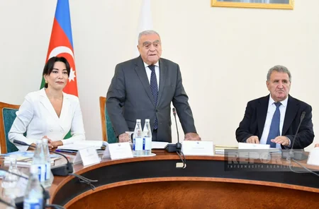 Dayanıqlı inkişaf siyasəti dərsliyi təqdim olunub