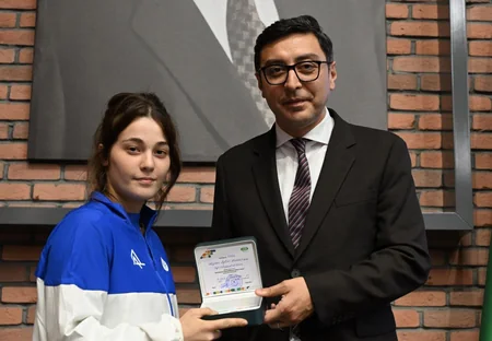 Fərid Qayıbov İdman ustası vəsiqələri təqdim edib