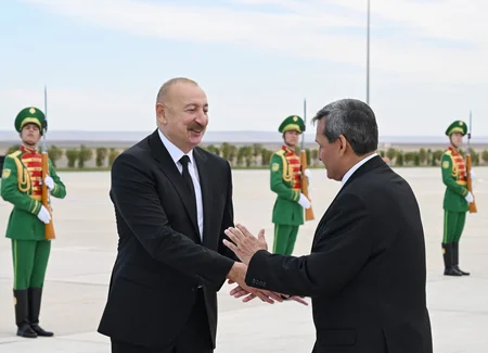 Ilham Aliyev arrives in Turkmenistan on working visit