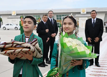 Ilham Aliyev arrives in Turkmenistan on working visit