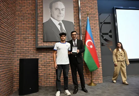 Fərid Qayıbov İdman ustası vəsiqələri təqdim edib