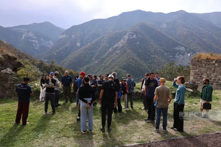 Beynəlxalq səyyahlar Kəlbəcərdəki Xudavəng monastırında olublar