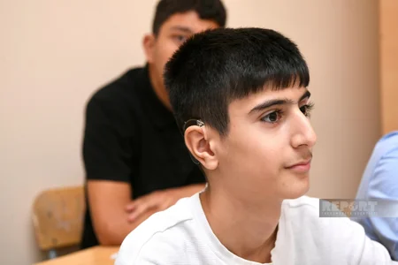 Məhdud imkanlar, çətin özünüifadə, vaxtsız implant əməliyyat... - Xüsusi internat məktəbindən REPORTAJ