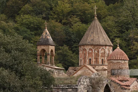 Beynəlxalq səyyahlar Kəlbəcərdəki Xudavəng monastırında olublar