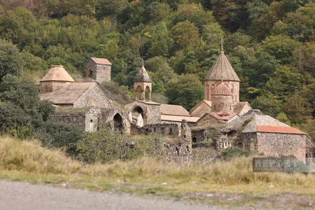 Beynəlxalq səyyahlar Kəlbəcərdəki Xudavəng monastırında olublar