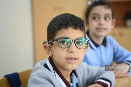 Məhdud imkanlar, çətin özünüifadə, vaxtsız implant əməliyyat... - Xüsusi internat məktəbindən REPORTAJ