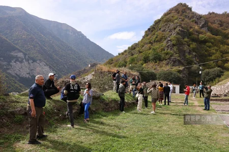 Beynəlxalq səyyahlar Kəlbəcərdəki Xudavəng monastırında olublar