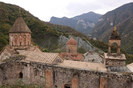 Beynəlxalq səyyahlar Kəlbəcərdəki Xudavəng monastırında olublar