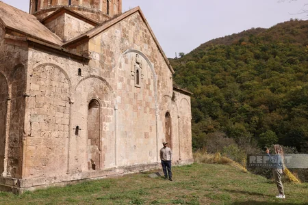 Beynəlxalq səyyahlar Kəlbəcərdəki Xudavəng monastırında olublar
