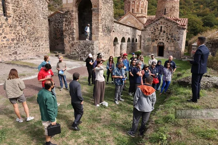 Beynəlxalq səyyahlar Kəlbəcərdəki Xudavəng monastırında olublar