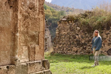 Beynəlxalq səyyahlar Kəlbəcərdəki Xudavəng monastırında olublar